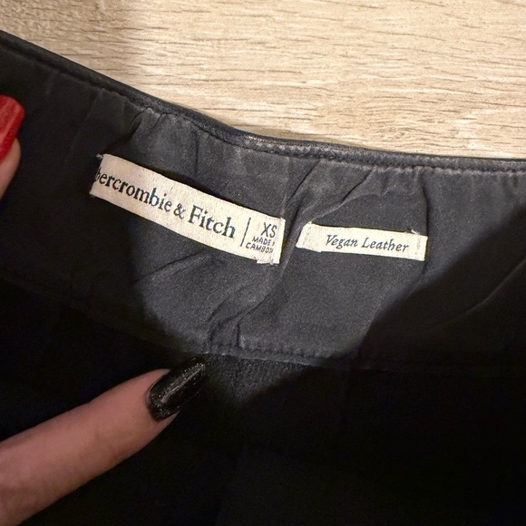 Abercrombie & Fitch Black Vegan Leather Pleated Skirt - Picture 3 of 5